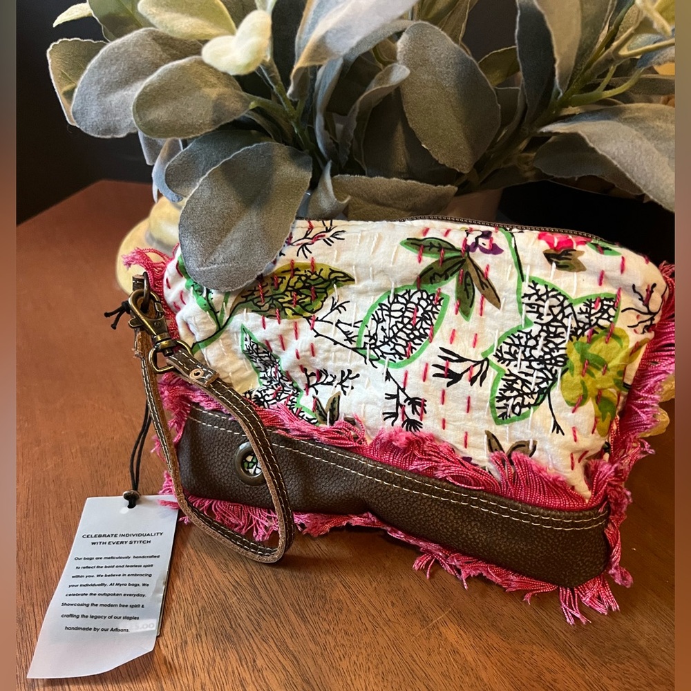 MYRA BAG Prairie Garden Small Crossbody Red White Green - Picture 3 of 4